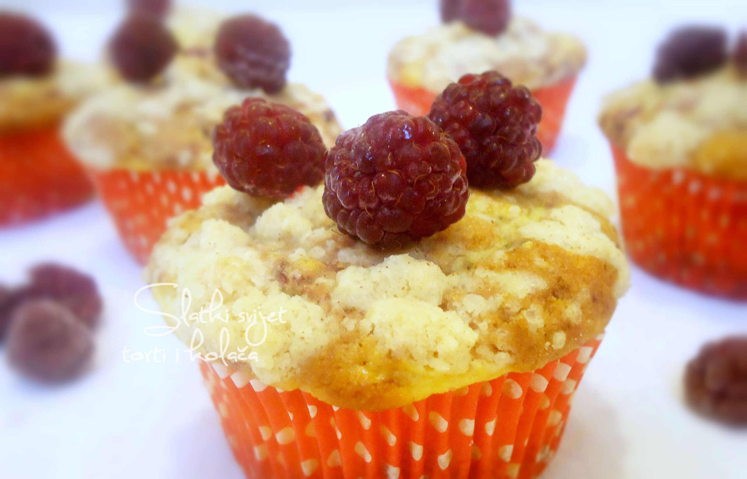 Cheesecake muffini s malinama