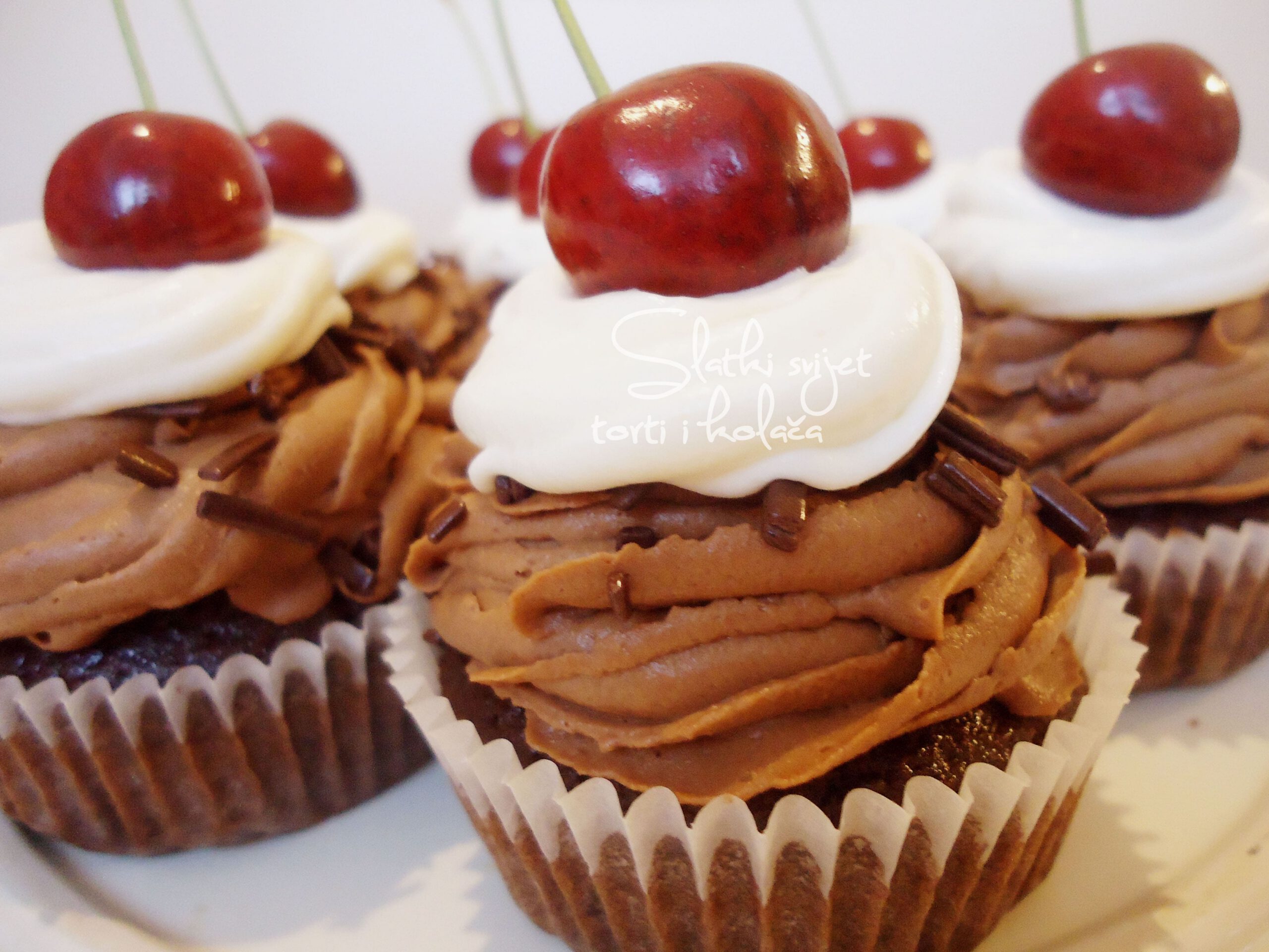 Image for: Cupcake s višnjama i čokoladnom kremom