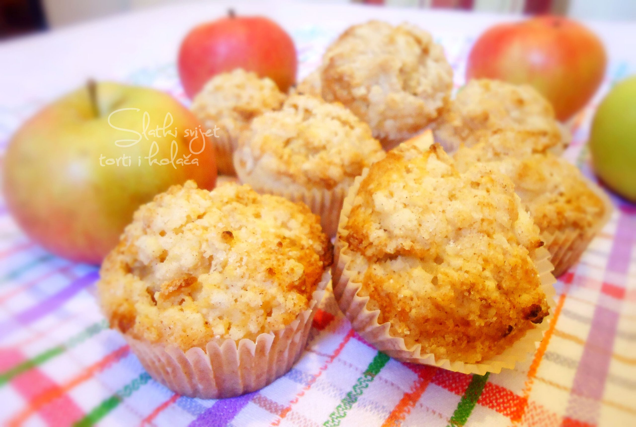 Image for: Hrskavi muffini s jabukama