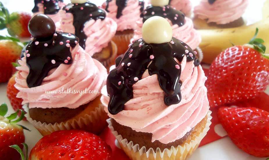 Image for: Cupcakes s bananom i jagodama