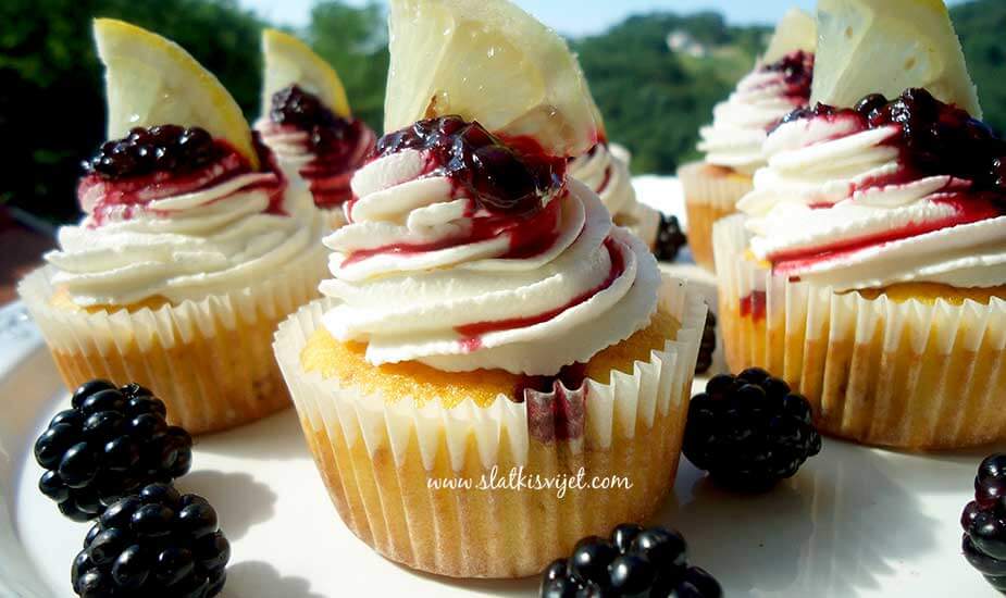 Image for: Cupcakes s kupinama i kremom od limuna