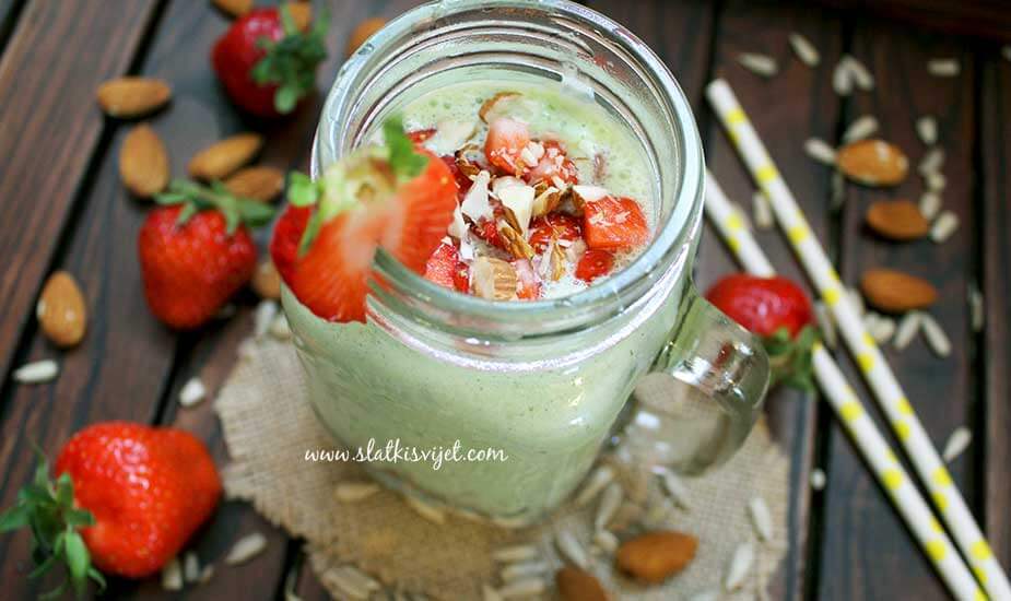 Image for: Zeleni smoothie s bananom i jagodama