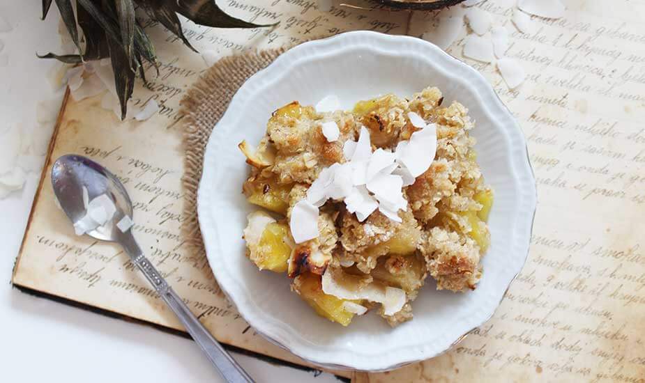 slozenac crumble s ananasom mangom kokosom sto za dorucak