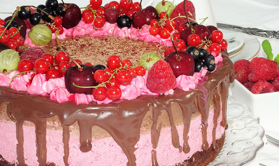 cokoladna mousse torta s malinama sumskim vocem