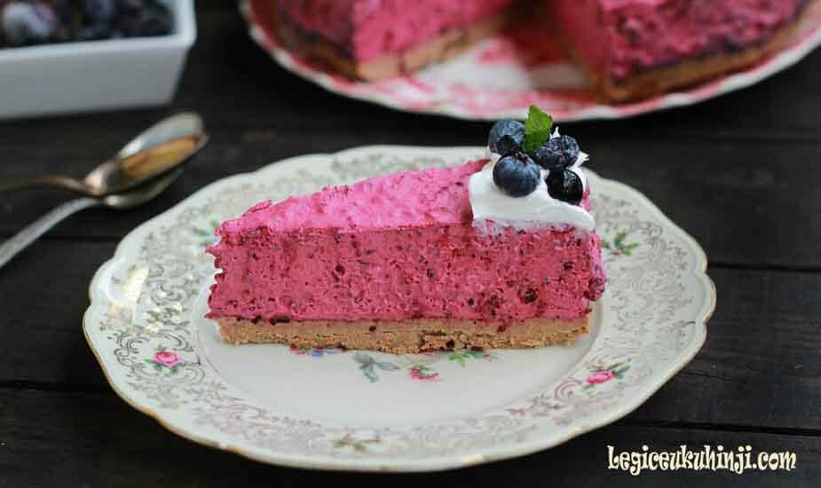 mascarpone torta sa sumskim vocem bez pecenja