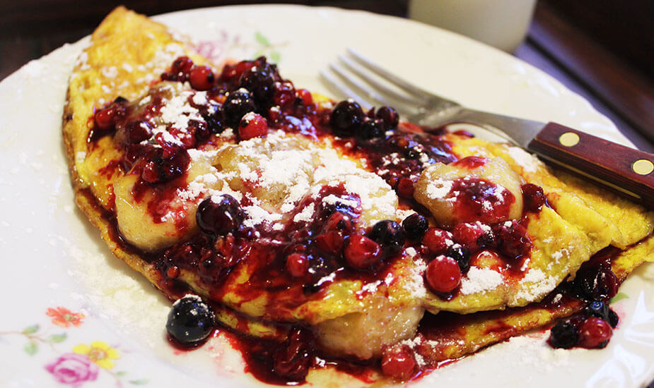 Image for: Slatki omlet s bananom i šumskim voćem